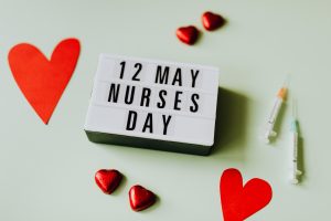 12 May Nurses Day with hearts and two syringes